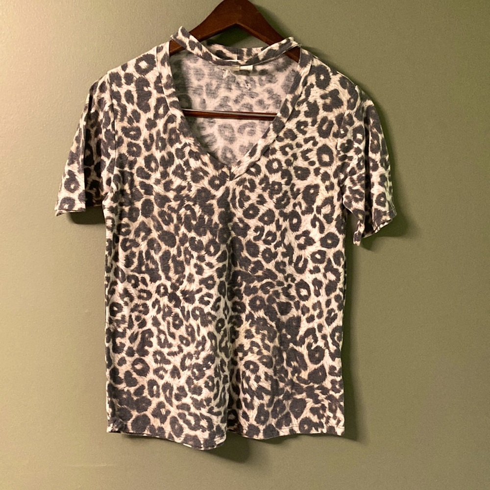 Super cute cheetah t-shirt